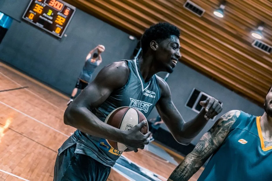 湖人休赛期交易传闻升温 詹姆斯去留牵动阵容规划